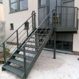 Stairs for building access Painted metal stairs for building access, in aluminium.